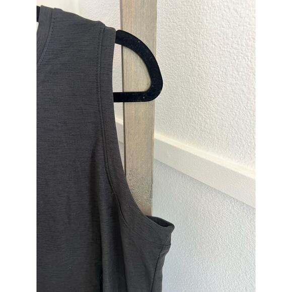 Old Navy Active tank - Picture 2 of 5